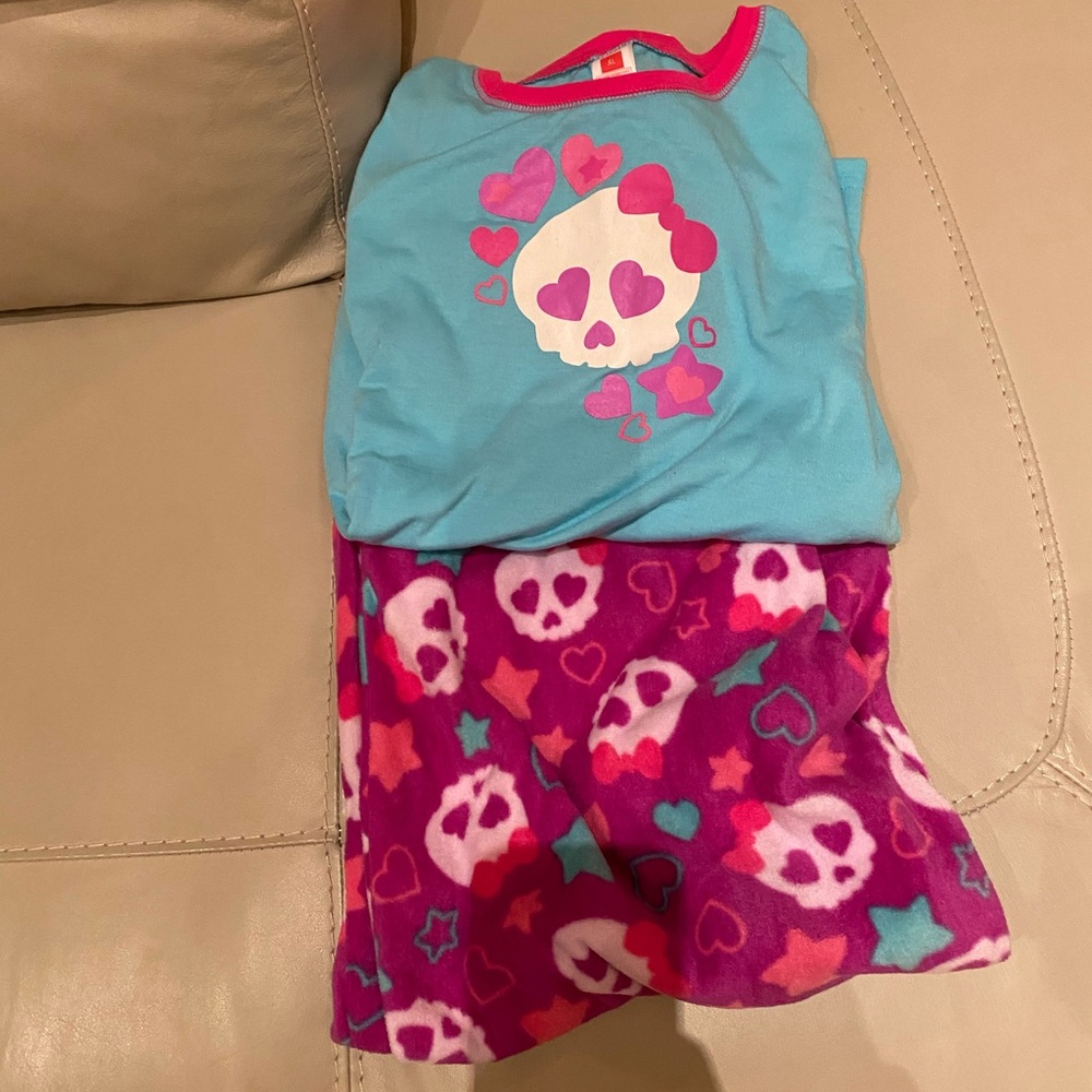 Girls pajama set ( new)